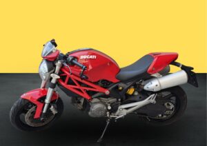 MONSTER 696