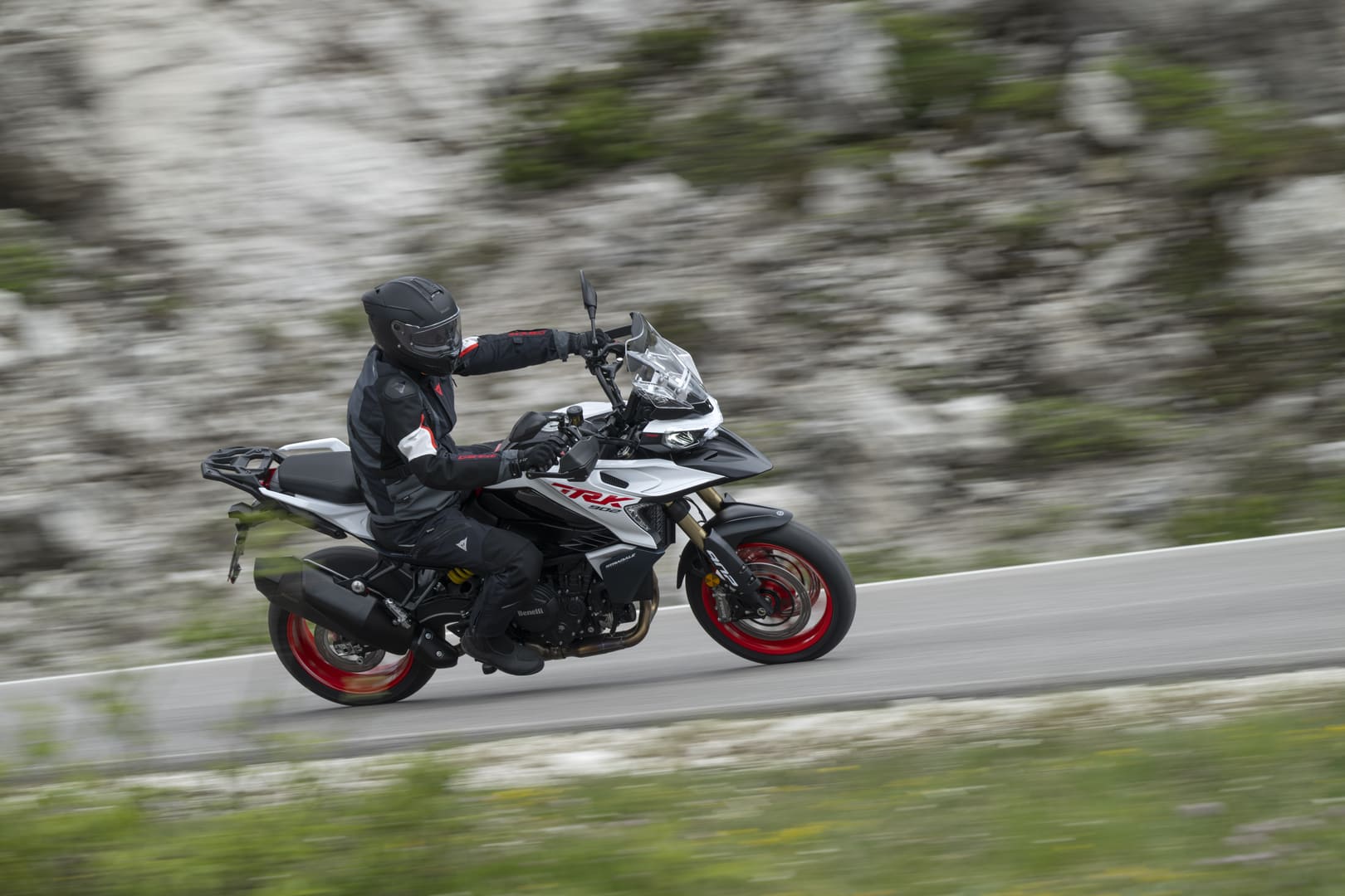 trk902stradale_action_10