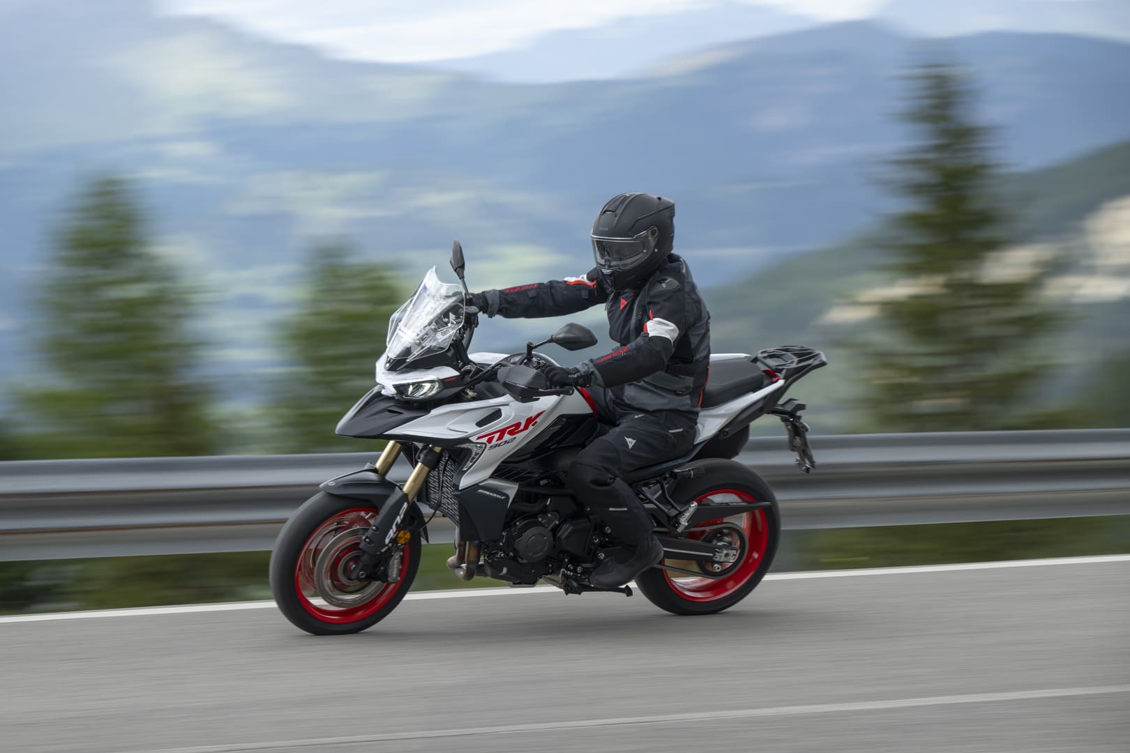 trk902stradale_action_13 (1)